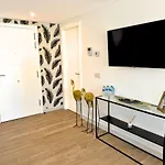 Alcazaba Lagoon & Private Costa Del Sol Apartment Estepona